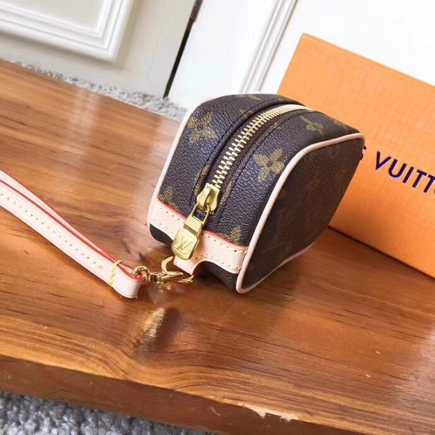 Louis vuitton monogram canvas small pochette m58030