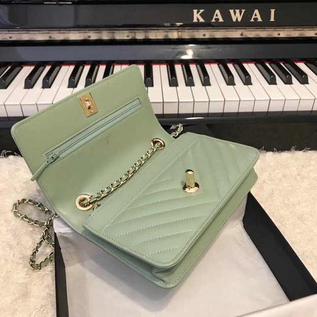 CC original lambskin woc chain bag 80982 light green