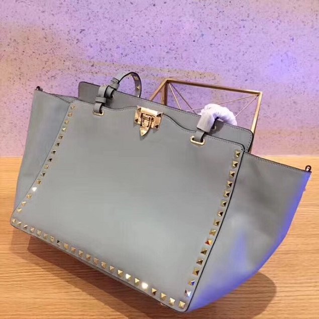 Valentino original smooth calfskin rockstud large tote bag 0970 light blue