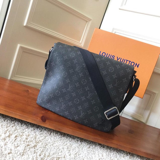 Louis vuitton original monogram eclipse District mm M44001