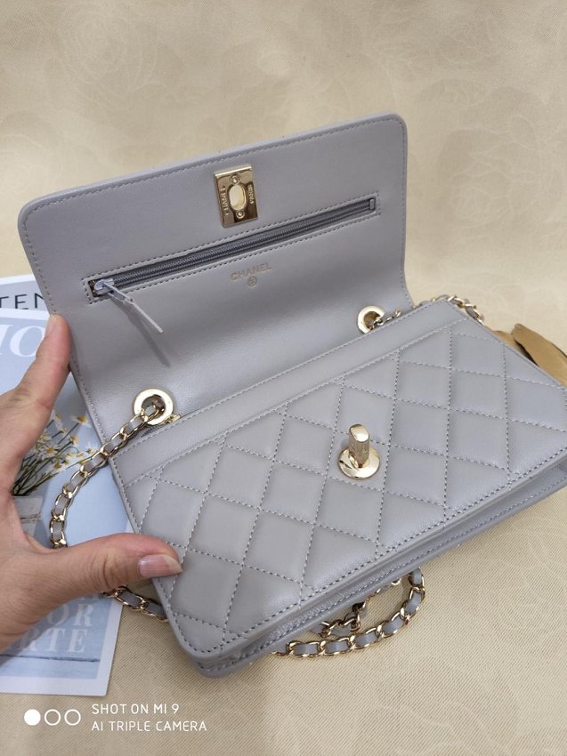 CC original lambskin woc chain bag 80982 light grey