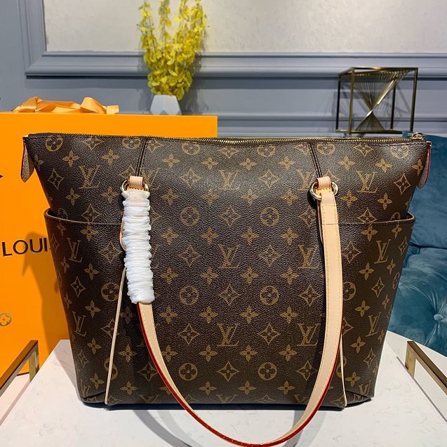 Louis vuitton original monogram canvas totally mm m56689