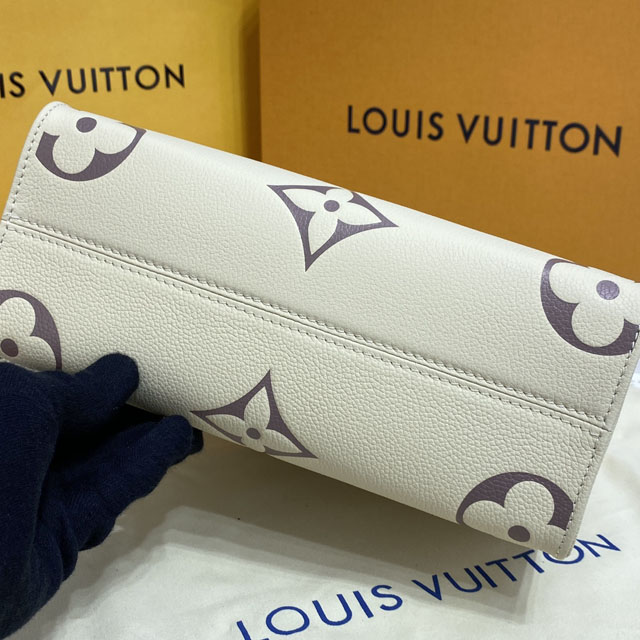 Louis vuitton original embossed calfskin onthego pm M45658 white