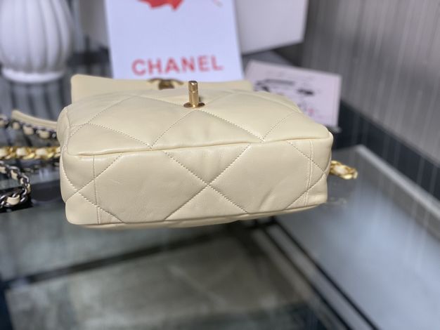 2021 CC original lambskin small 19 flap bag AS1160 cream