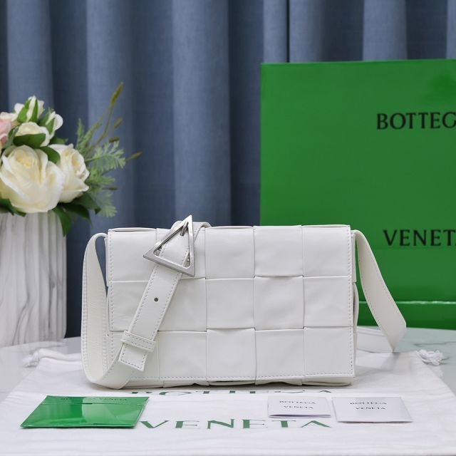 BV original aged calfskin cassette crossbody bag 667298 white