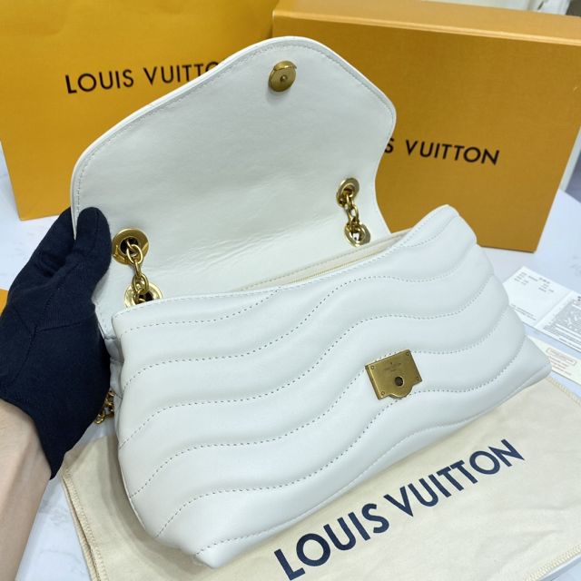 2021 Louis vuitton original calfskin new wave chain bag M58549 white