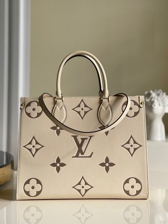 Louis vuitton original embossed calfskin onthego gm M44571 white