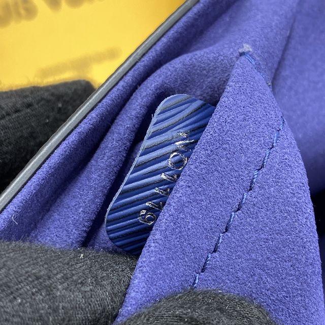 Louis vuitton original epi leather twist mm M50282 blue