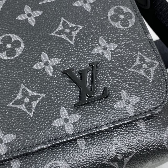 Louis vuitton original monogram eclipse district messenger bag mm M45272