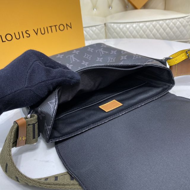 Louis vuitton original monogram eclipse district messenger bag mm M45627