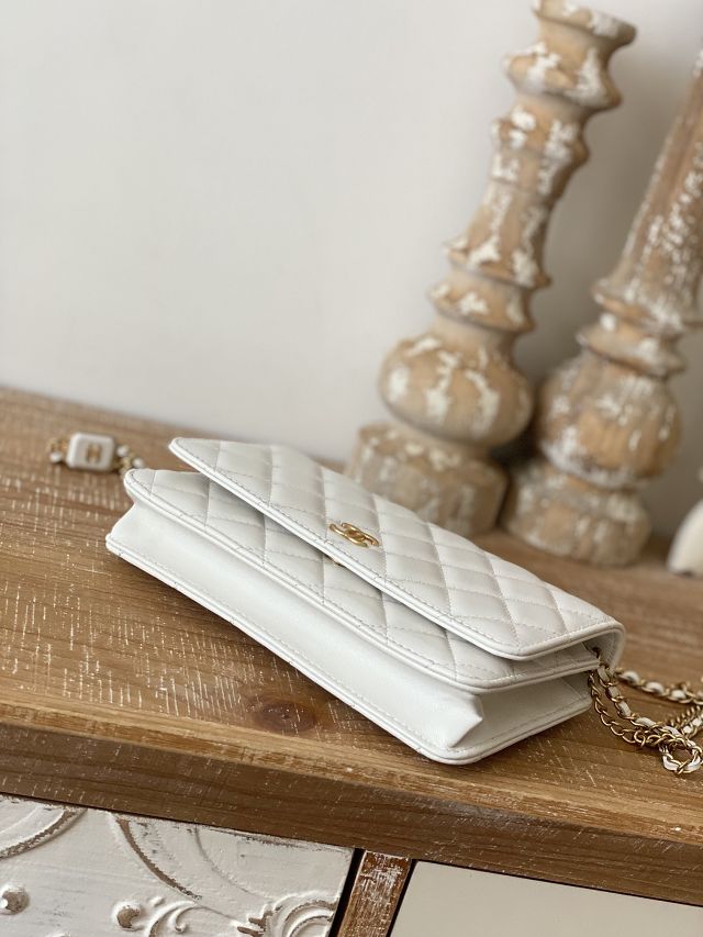 CC original lambskin wallet on chain AP2923 white