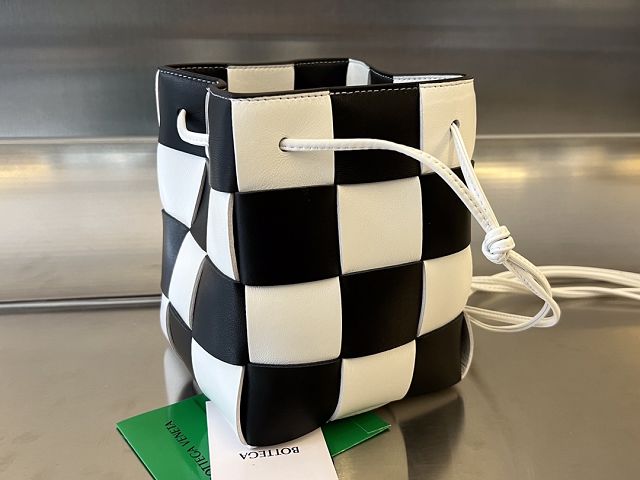 BV original lambskin cassette bucket bag 680218 black&white