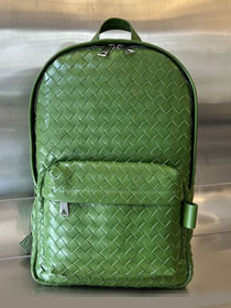 BV original calfskin medium intrecciato backpack 730732 green