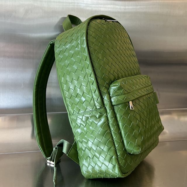 BV original calfskin medium intrecciato backpack 730732 green