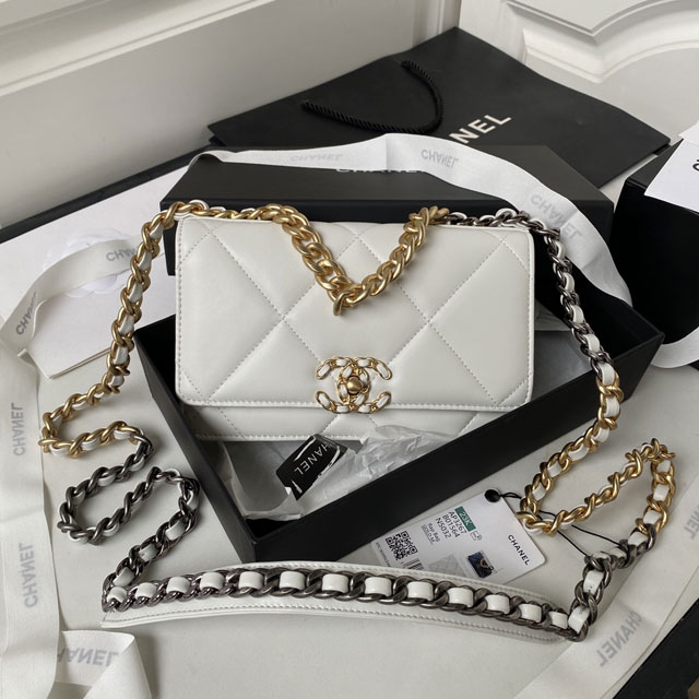 CC original lambskin 19 wallet on chain AP3267 white