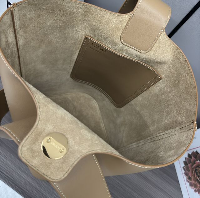 Loewe original calfskin medium pebble bucket BBMX02 toffee