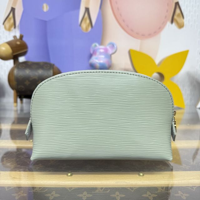 Louis vuitton original epi leather pochette cosmetique M15200 light green