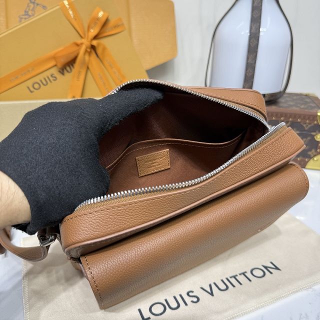 Louis vuitton original calfskin boarding messenger bag M25981 brown