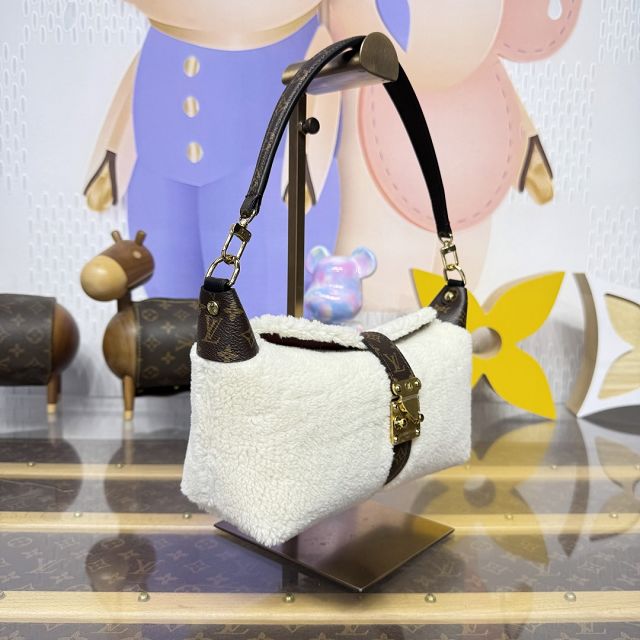 Louis vuitton original shearling pochette mia M26245 white