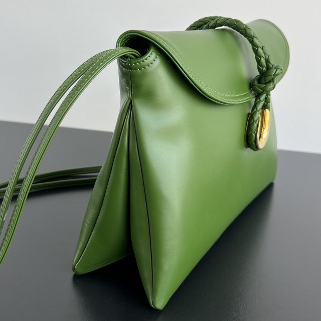 BV original calfskin medium liberta bag 806034 green