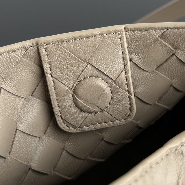 BV original lambskin medium parachute shoulder bag 835921 ecru