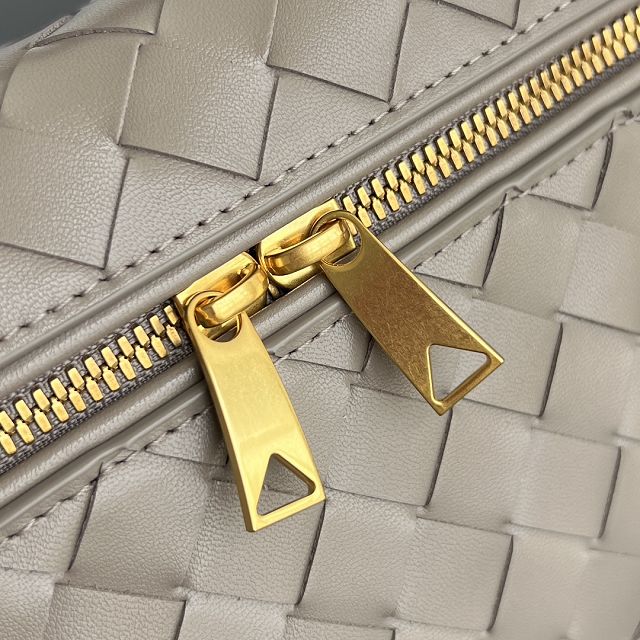 BV original calfskin bang bang vanity case 789109 pinecone