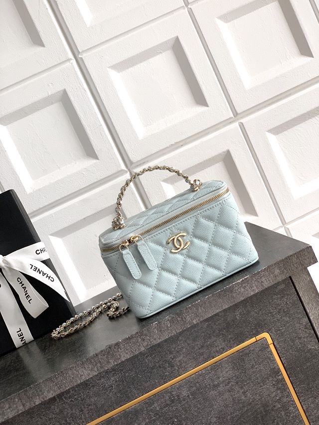 CC original grained calfskin vanity with chain AP4940