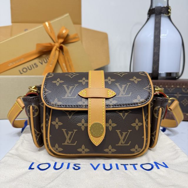 Louis vuitton original monogram canvas cargo wearable wallet M14742