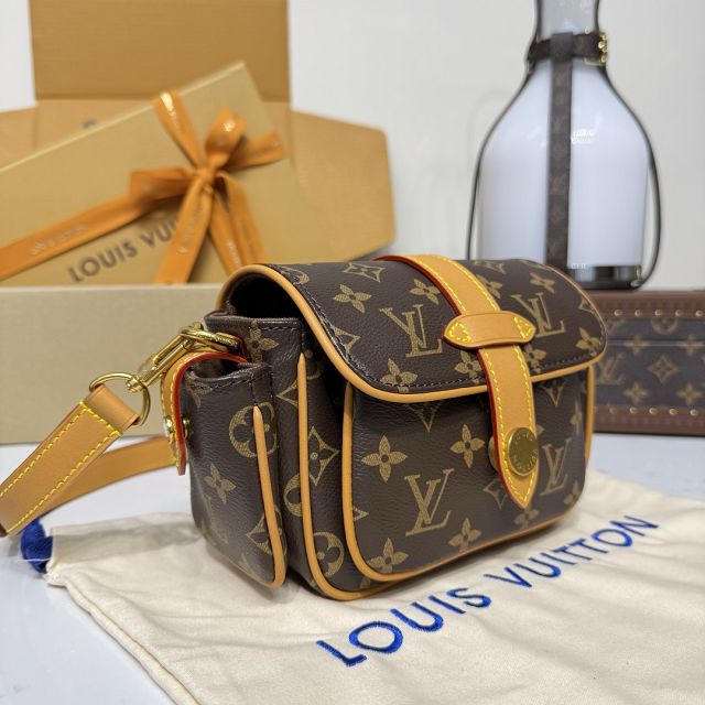 Louis vuitton original monogram canvas cargo wearable wallet M14742