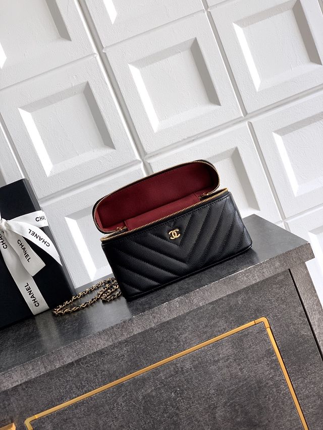 CC grained calfskin vanity with chain  AP5212 black