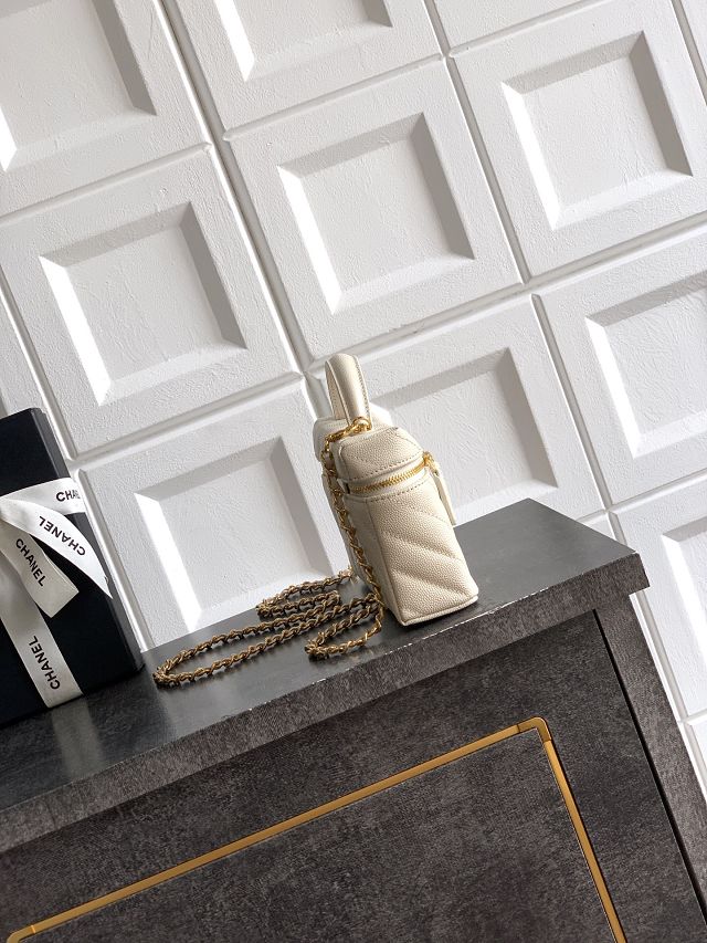 CC grained calfskin vanity with chain  AP5212 light beige