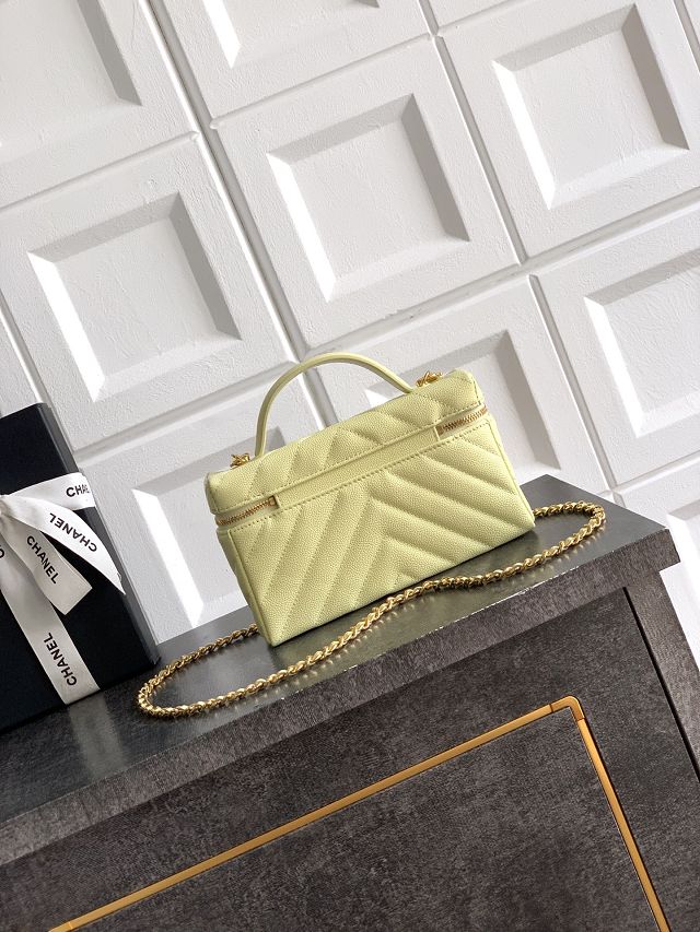 CC grained calfskin vanity with chain  AP5212 light yellow