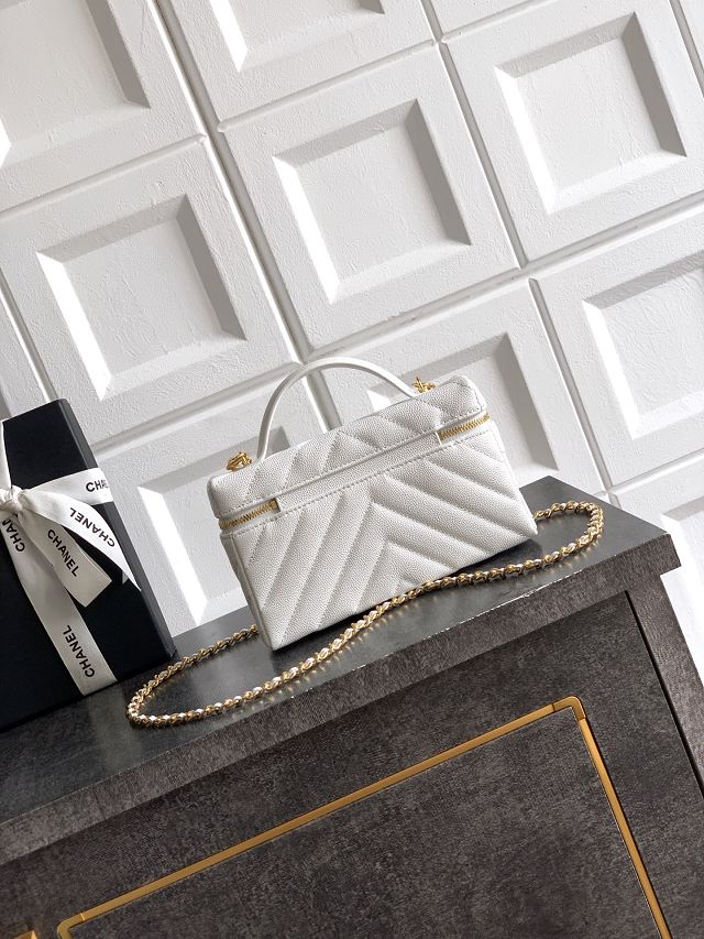 CC grained calfskin vanity with chain  AP5212 white
