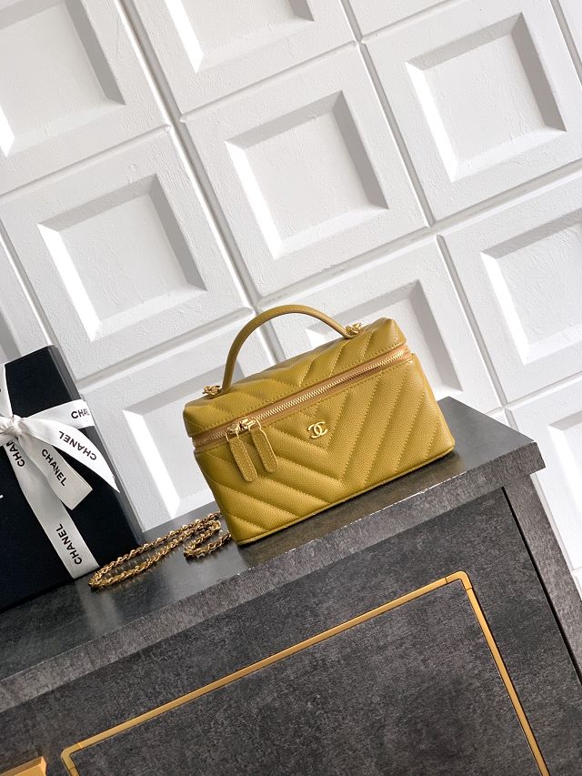 CC grained calfskin vanity with chain  AP5212 yellow
