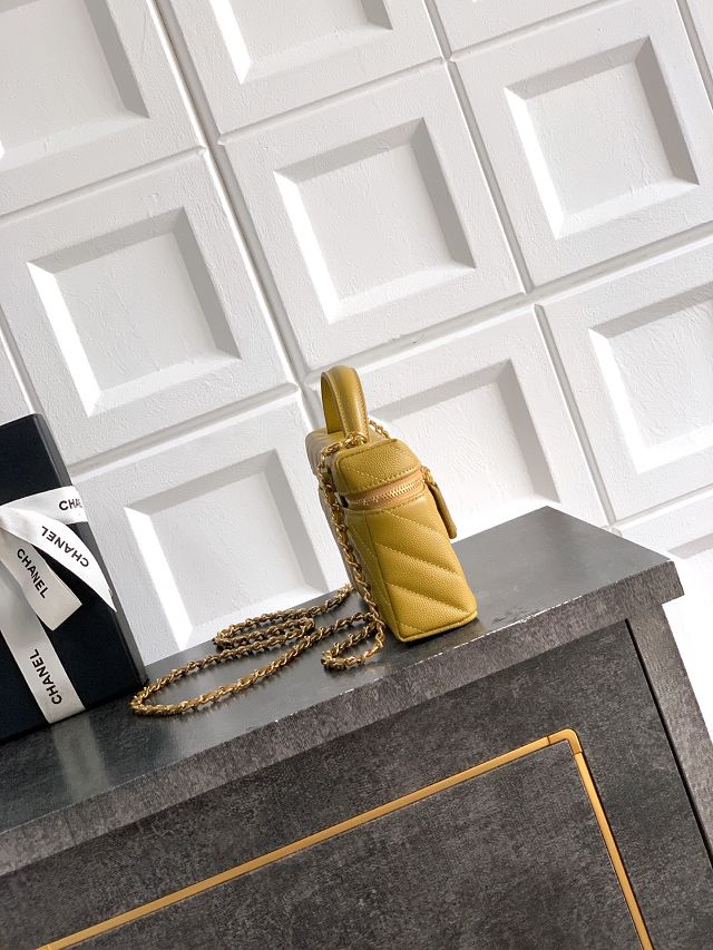 CC grained calfskin vanity with chain  AP5212 yellow