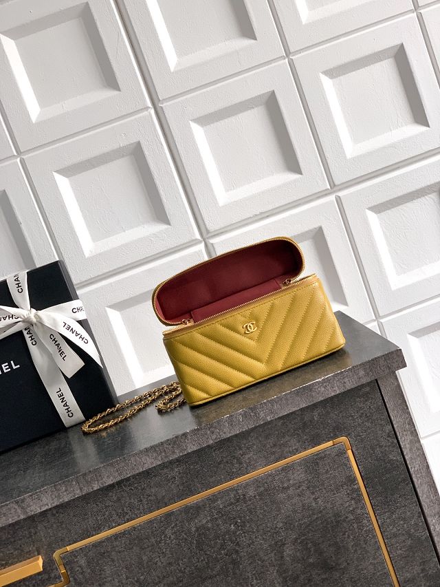 CC grained calfskin vanity with chain  AP5212 yellow