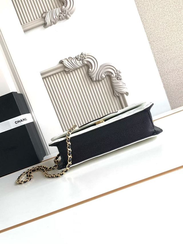 CC grained calfskin wallet on chain AP6554 white