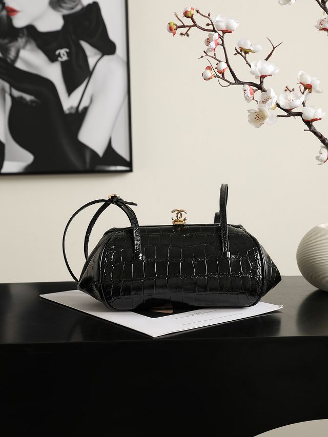 CC calfskin clutch with strap AP5360 black
