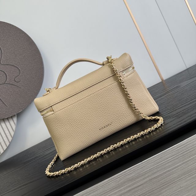 CC grained calfskin large vanity with chain AP5347 beige