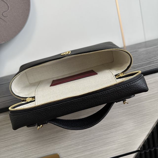 CC grained calfskin large vanity with chain AP5347 black