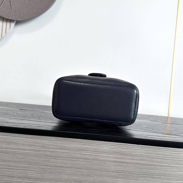CC grained calfskin small vanity AP5067 dark blue