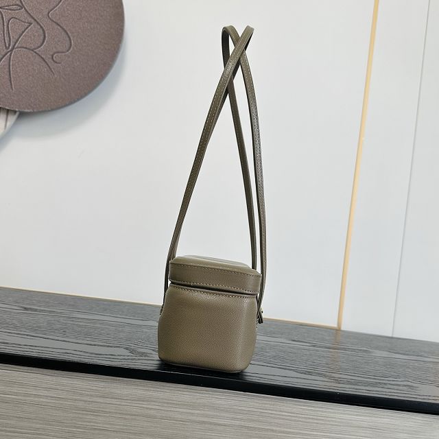 CC grained calfskin small vanity AP5067 grey