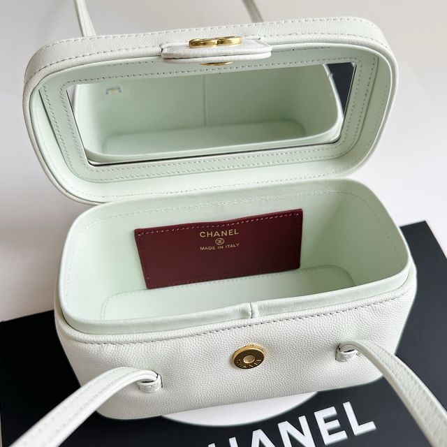 CC grained calfskin small vanity AP5067 light green