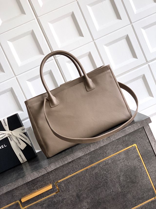 CC grained calfskin medium tote bag AS2157 light brown