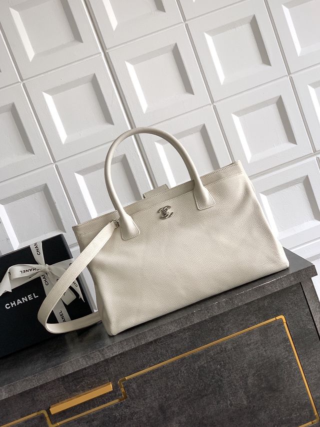 CC grained calfskin medium tote bag AS2157 white