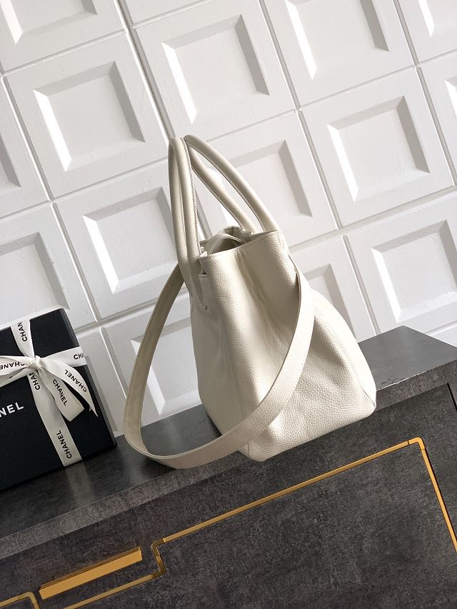 CC grained calfskin medium tote bag AS2157 white