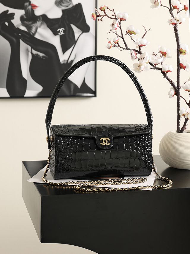 CC crocodile calfskin clutch with chain AP5294 