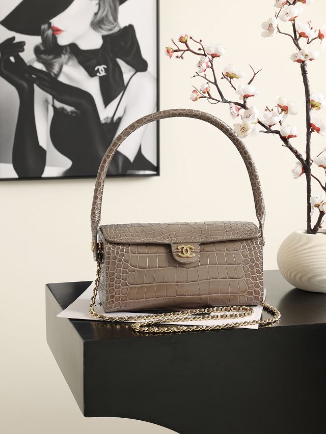 CC crocodile calfskin clutch with chain AP5294 