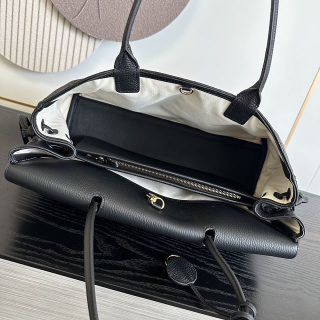 CC grained calfskin medium shopping bag AS6428 black
