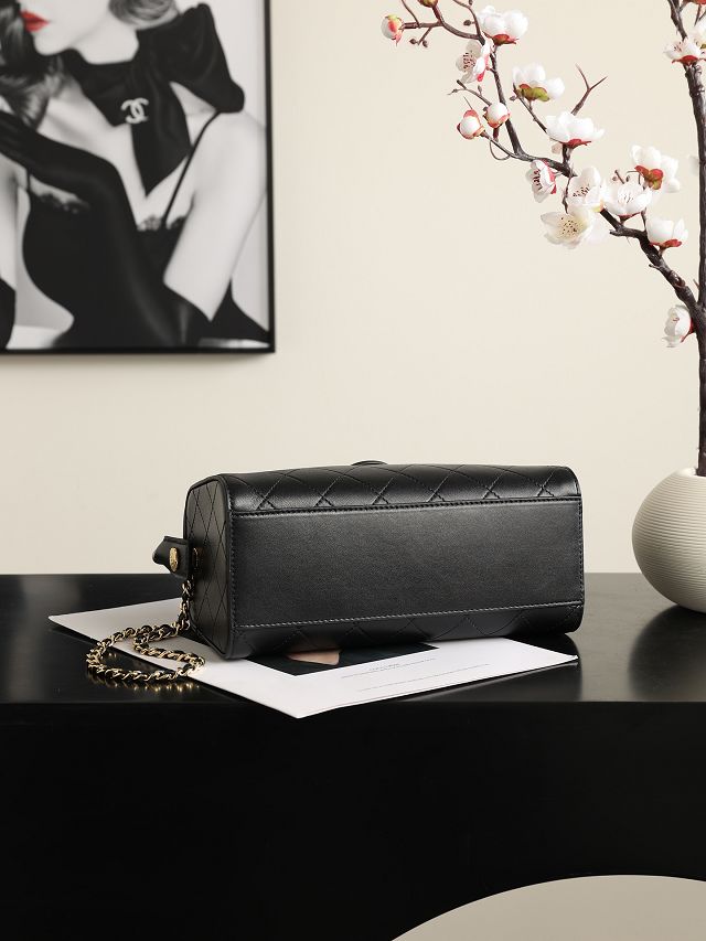 CC lambskin clutch with chain AP5294 black